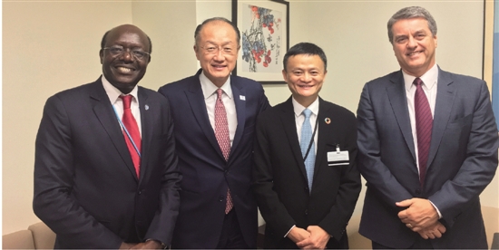 ▲联合国纽约总部，联合国贸易和发展会议秘书长基图伊（左一）、世界银行行长金墉（左二）、WTO总干事阿泽维多（左四）对马云受邀出任联合国特别顾问表示欢迎。
