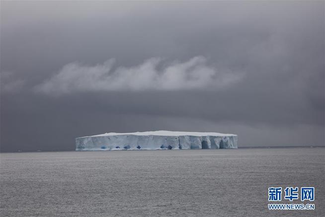 （图文互动）（2）专访：在南极，最美的蓝冰可能通向死亡——中国南极科考队员讲述“冰缝惊魂记”