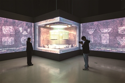 展厅入口处的“玉琮王”