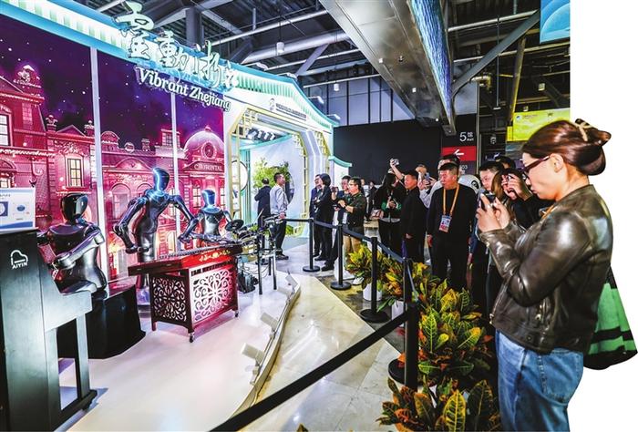 机器人乐队奏响《青花瓷》。